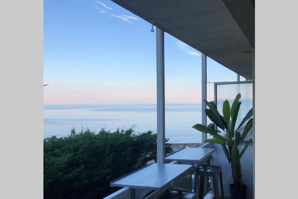 Charmant studio avec terrasse vue mer à 50 m Sainte-Maxime Extérieur photo