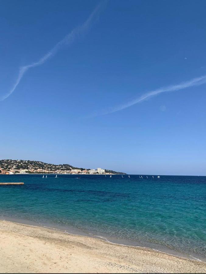 Charmant studio avec terrasse vue mer à 50 m Sainte-Maxime Extérieur photo