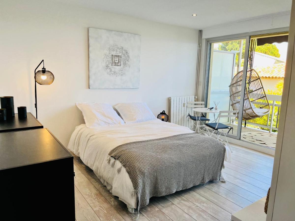 Charmant studio avec terrasse vue mer à 50 m Sainte-Maxime Extérieur photo