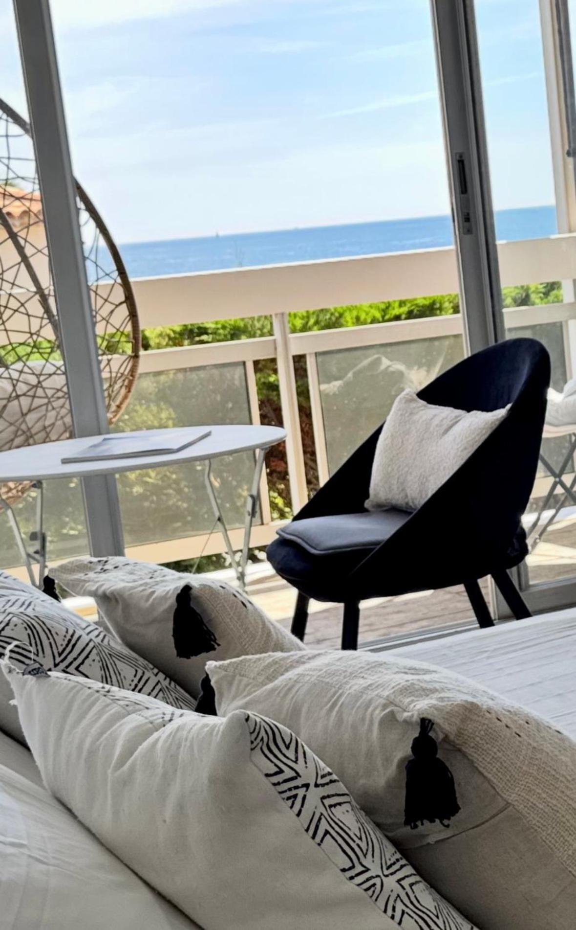 Charmant studio avec terrasse vue mer à 50 m Sainte-Maxime Extérieur photo